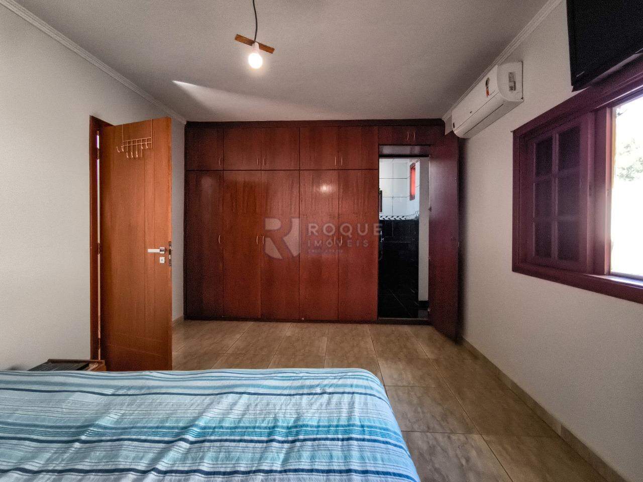 Casa Residencial à venda no bairro Vila Queiroz: SUÍTE