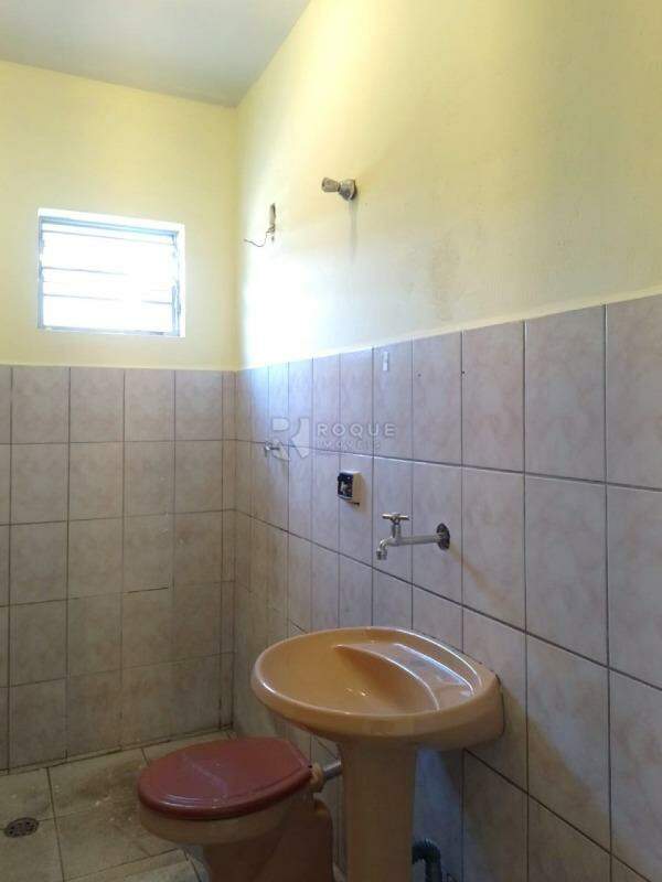 Barracão/Galpão para aluguel no bairro Jardim Maria Flora: WC Escritório