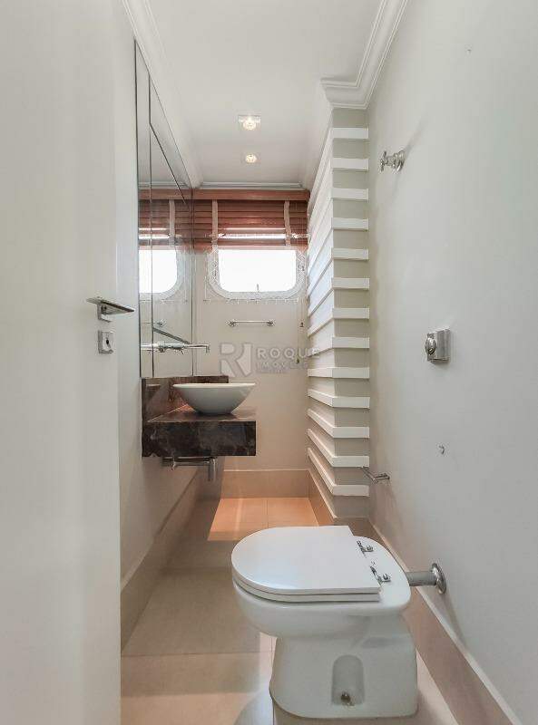Apartamento à venda no bairro Centro: Lavabo