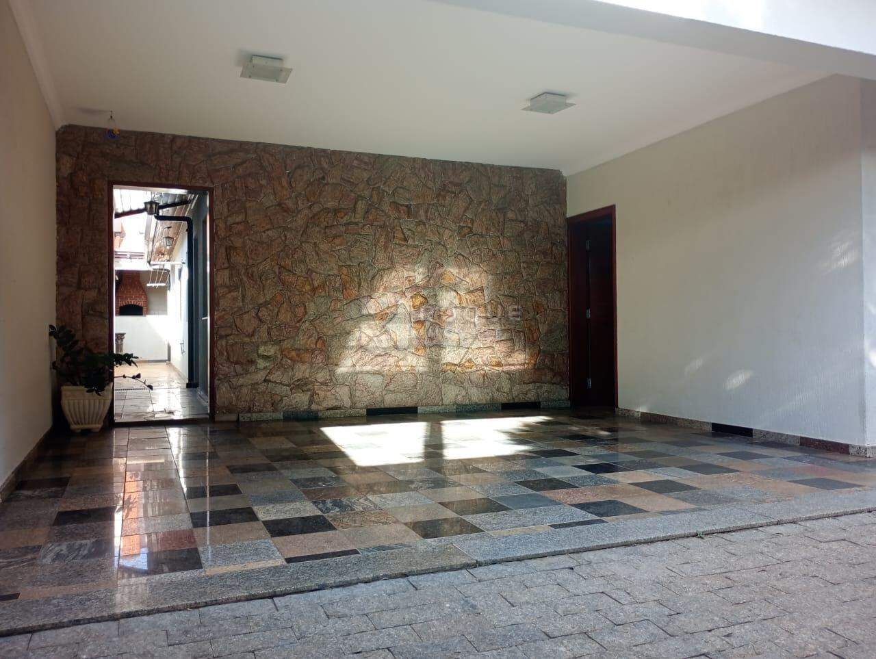 Casa Residencial para aluguel no bairro Vila Agostinho Francisco de Assis: Garagem
