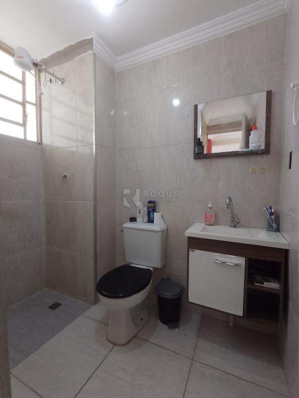 Apartamento à venda no bairro Jardim Olga Veroni: Wc social