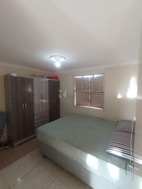 Apartamento à venda no bairro Jardim Olga Veroni: Dormitório 02