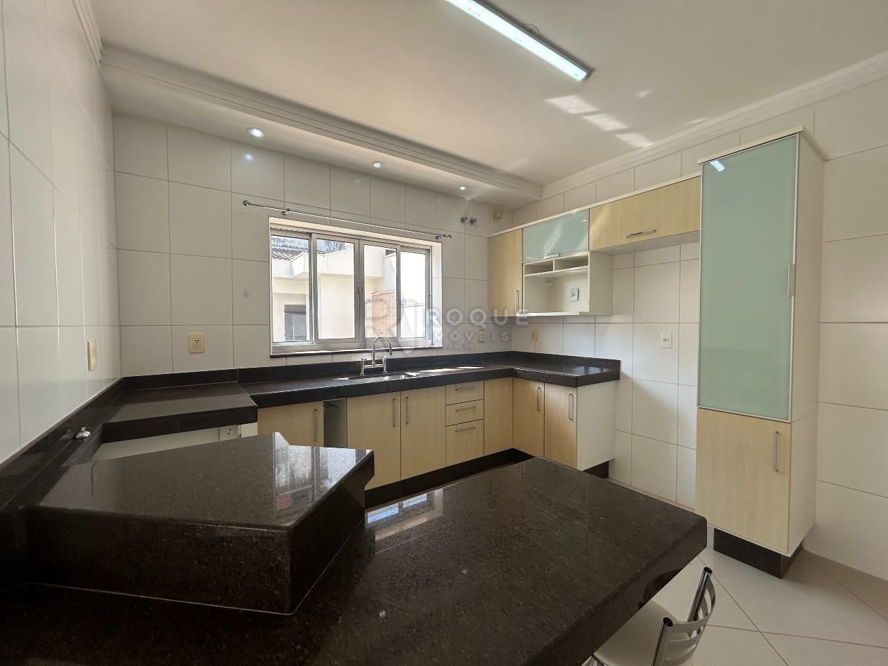 Casa em condomínio à venda no bairro Jardim Terras de Santa Elisa: 