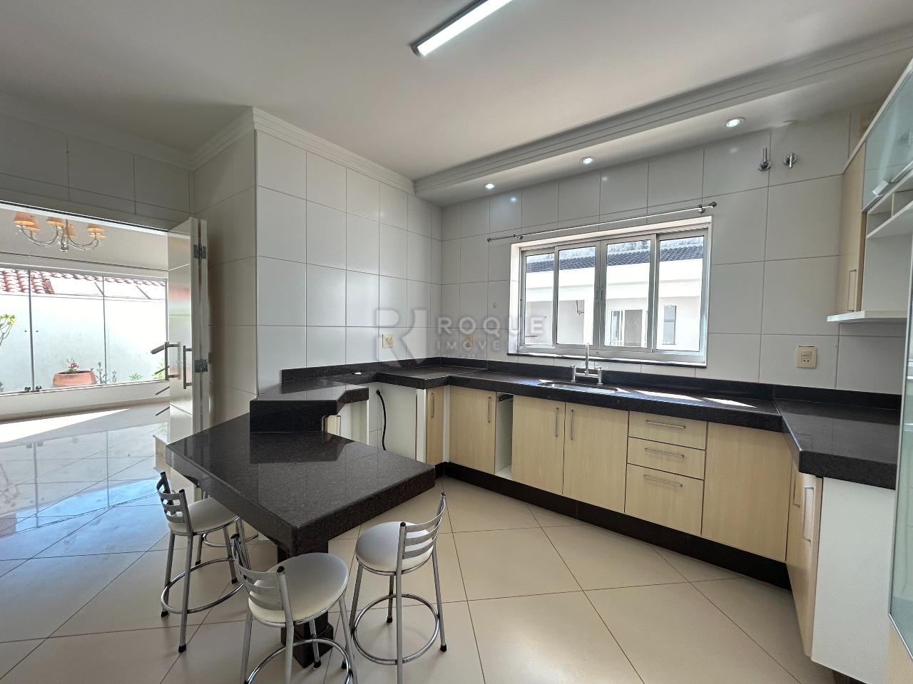 Casa em condomínio à venda no bairro Jardim Terras de Santa Elisa: 