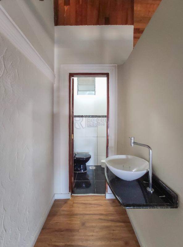 Casa Residencial à venda no bairro Jardim Residencial Village: Lavabo 