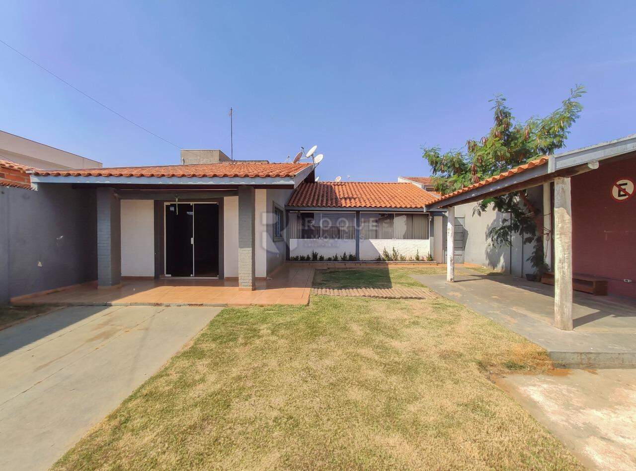 Casa Residencial à venda no bairro Jardim Residencial Village: Área externa