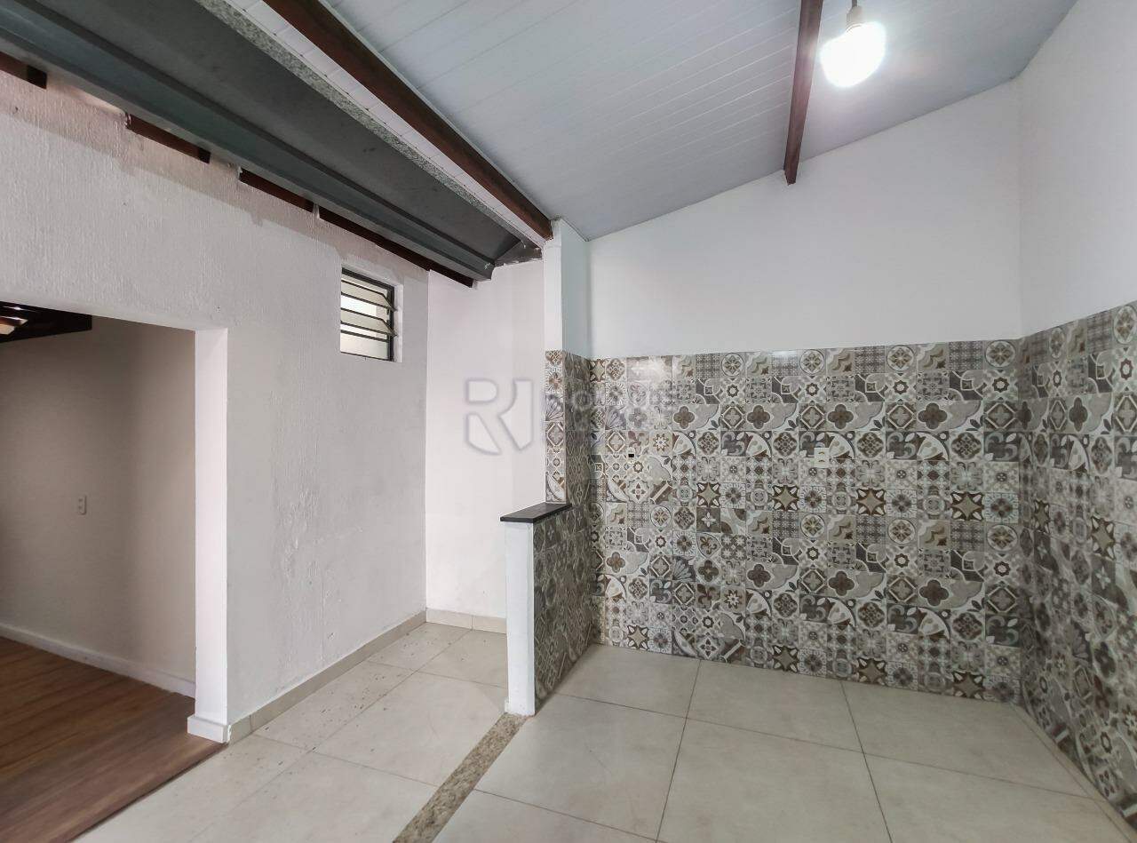 Casa Residencial à venda no bairro Jardim Residencial Village: Cozinha 