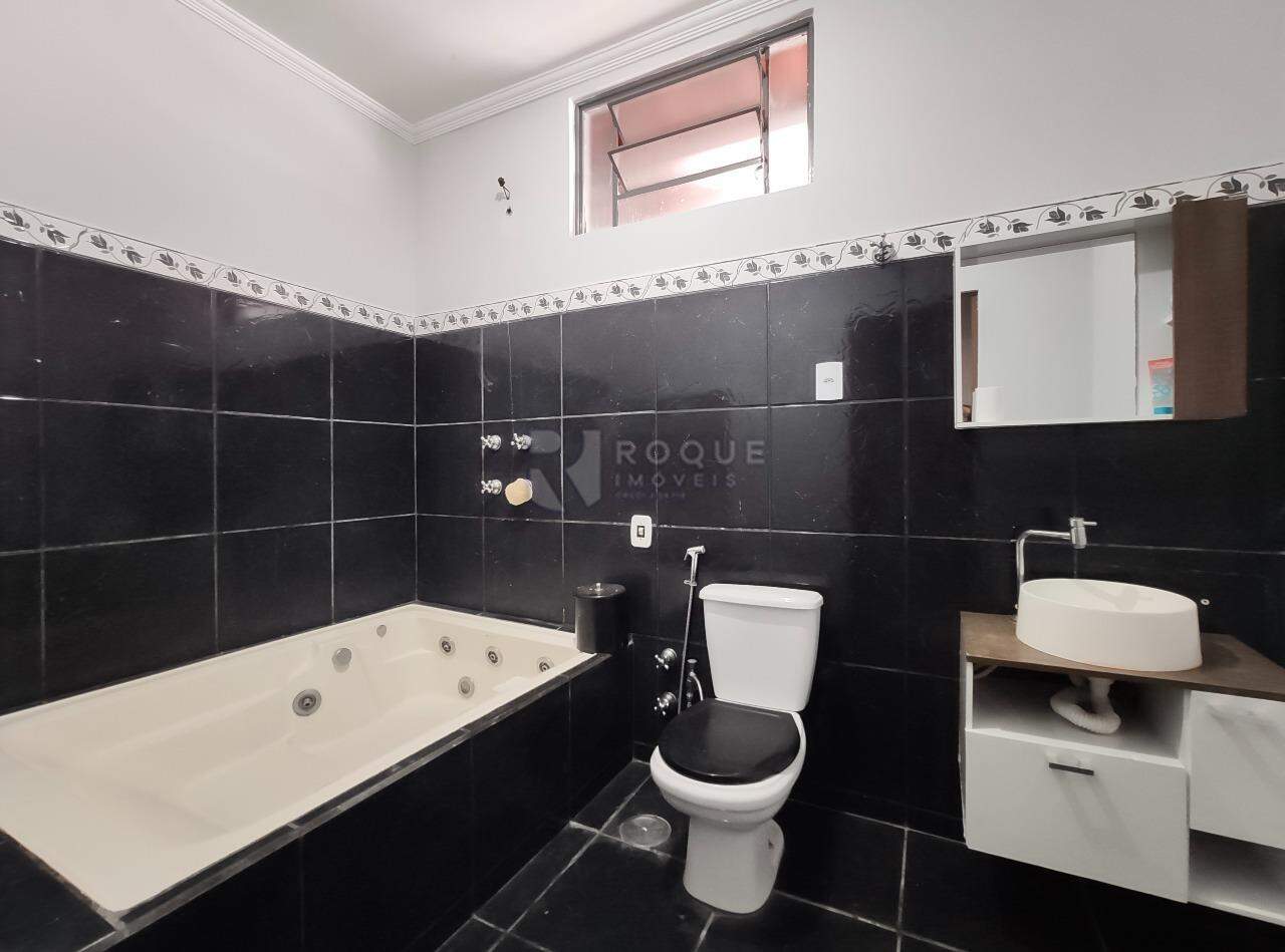 Casa Residencial à venda no bairro Jardim Residencial Village: WC suíte 