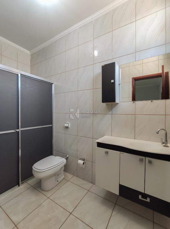 Casa Residencial para aluguel no bairro Vila Queiroz: WC suíte 
