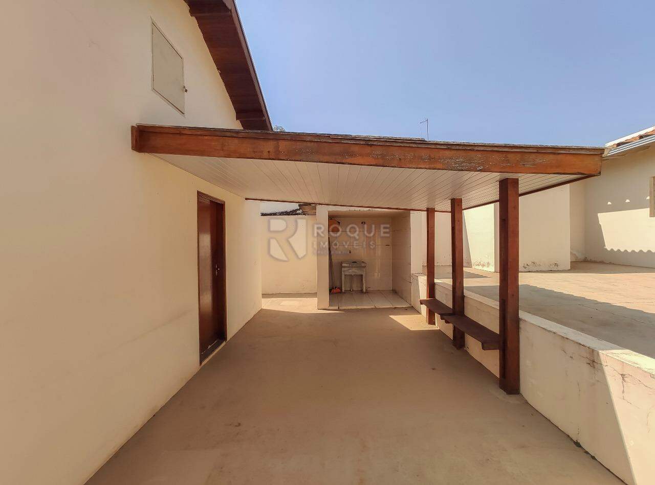 Casa Residencial para aluguel no bairro Vila Queiroz: Fundo / área de serviço 