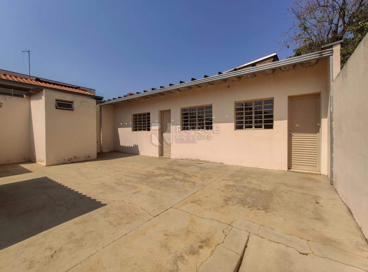 Casa Residencial para aluguel no bairro Vila Queiroz: Fundo 