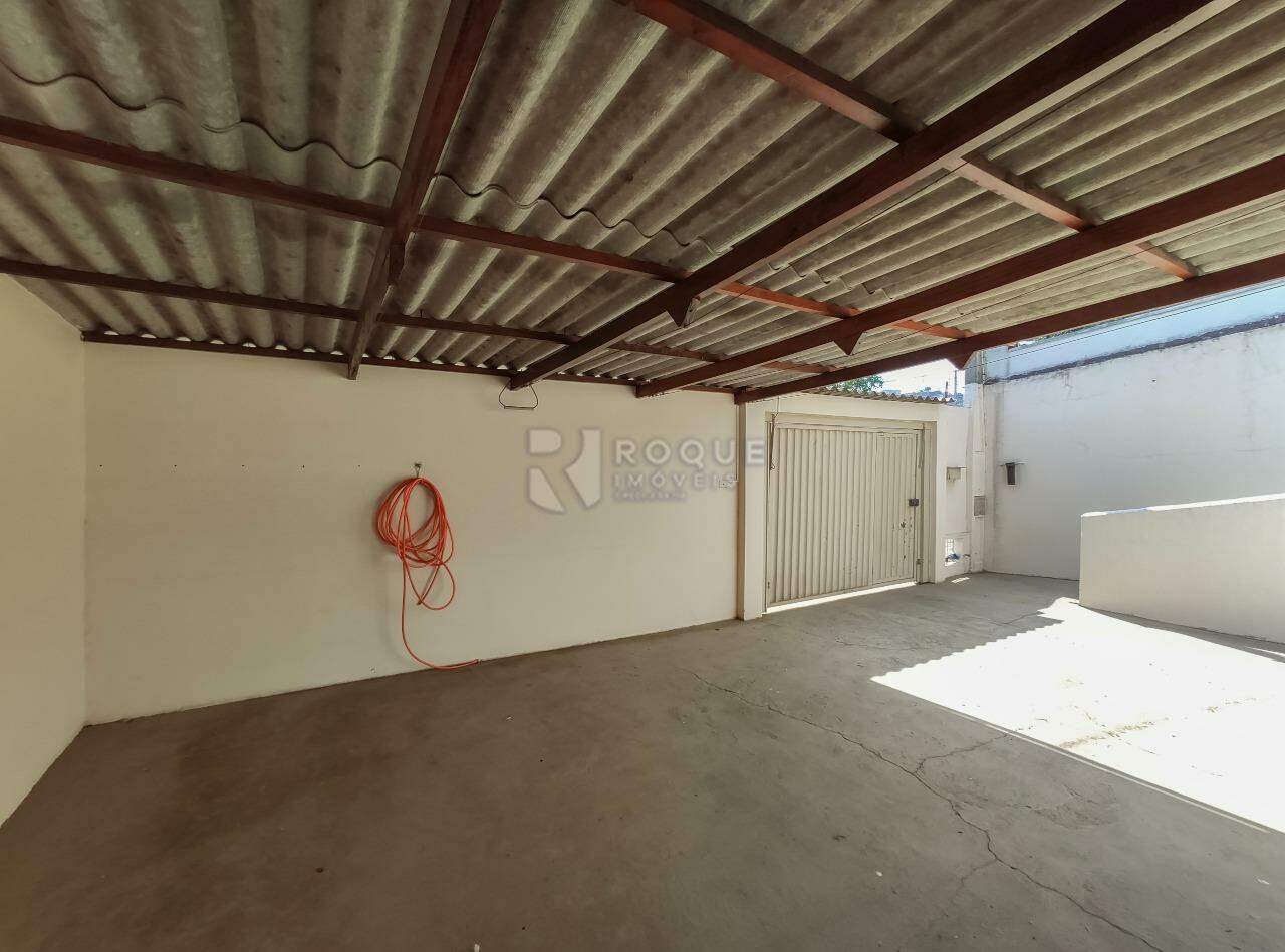 Casa Residencial para aluguel no bairro Vila Queiroz: Frente / garagem