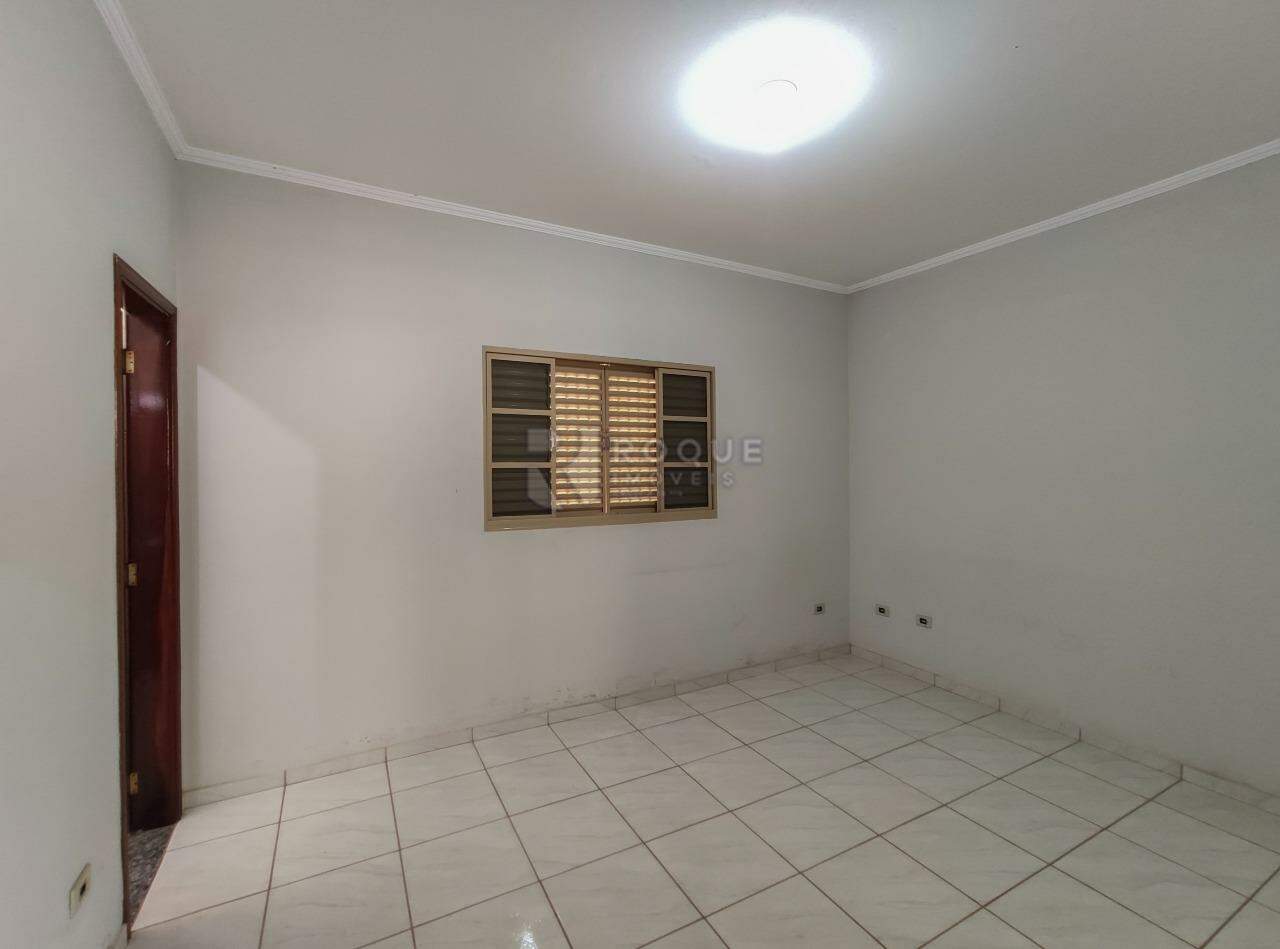 Casa Residencial para aluguel no bairro Vila Queiroz: Dormitório 3 suíte 