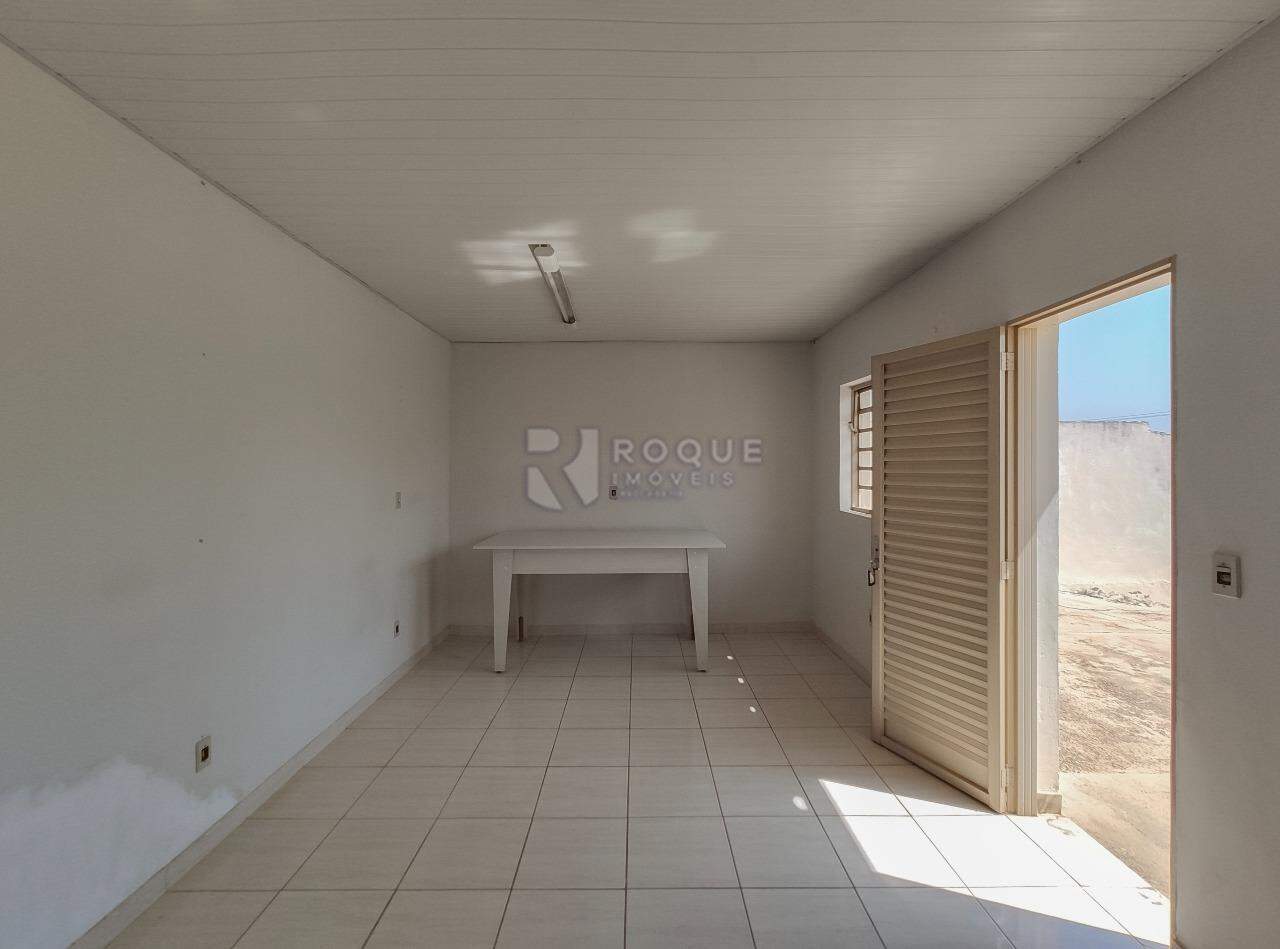 Casa Residencial para aluguel no bairro Vila Queiroz: Sala fundo 