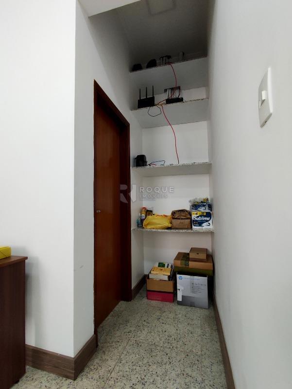 Casa Comercial para aluguel no bairro Centro: ARMÁRIO SALA 2