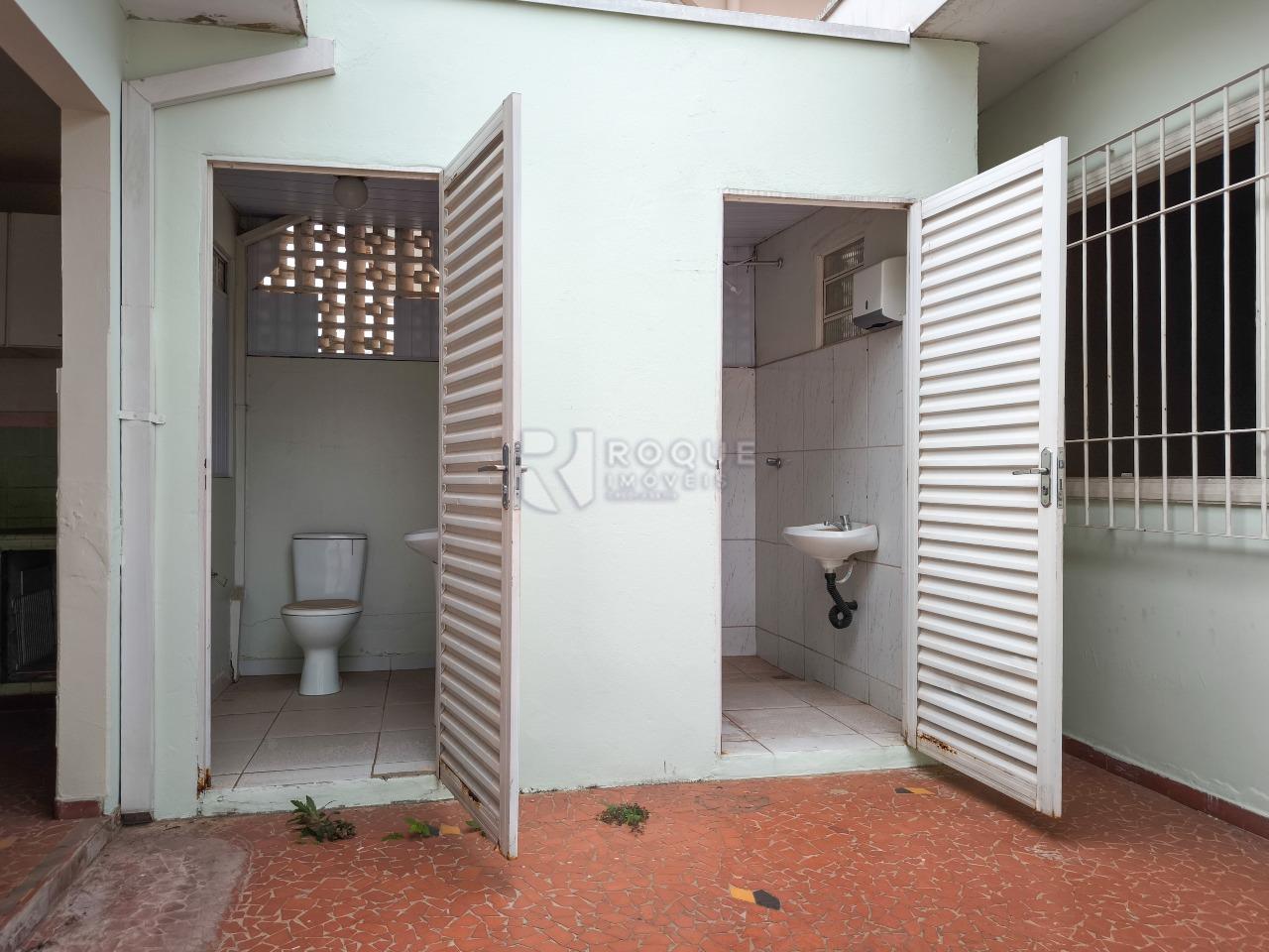 Casa Residencial à venda no bairro Vila Claudia: SANITÁRIOS