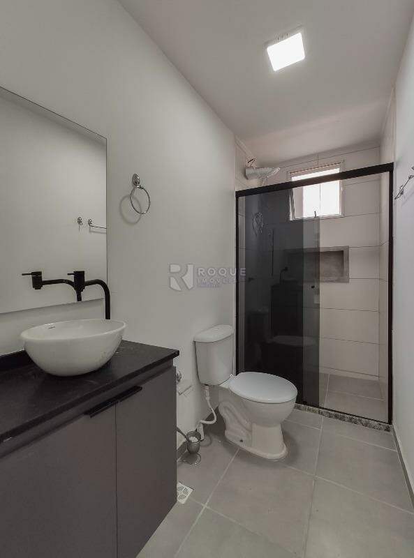 Apartamento para aluguel no bairro Vale das Esmeraldas: WC social 