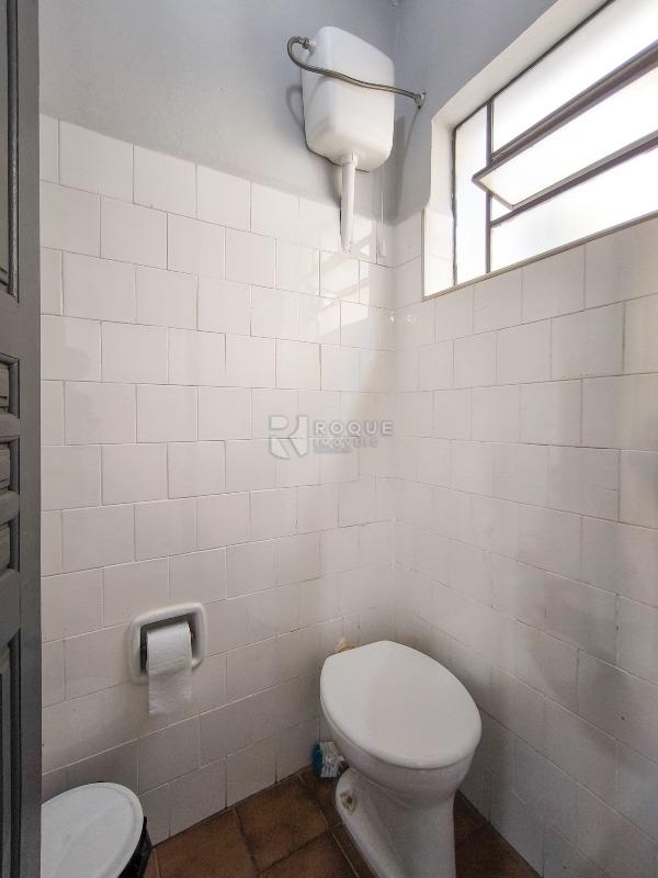 Casa Comercial à venda no bairro Jardim Nova Europa: BANHEIRO SALÃO 1