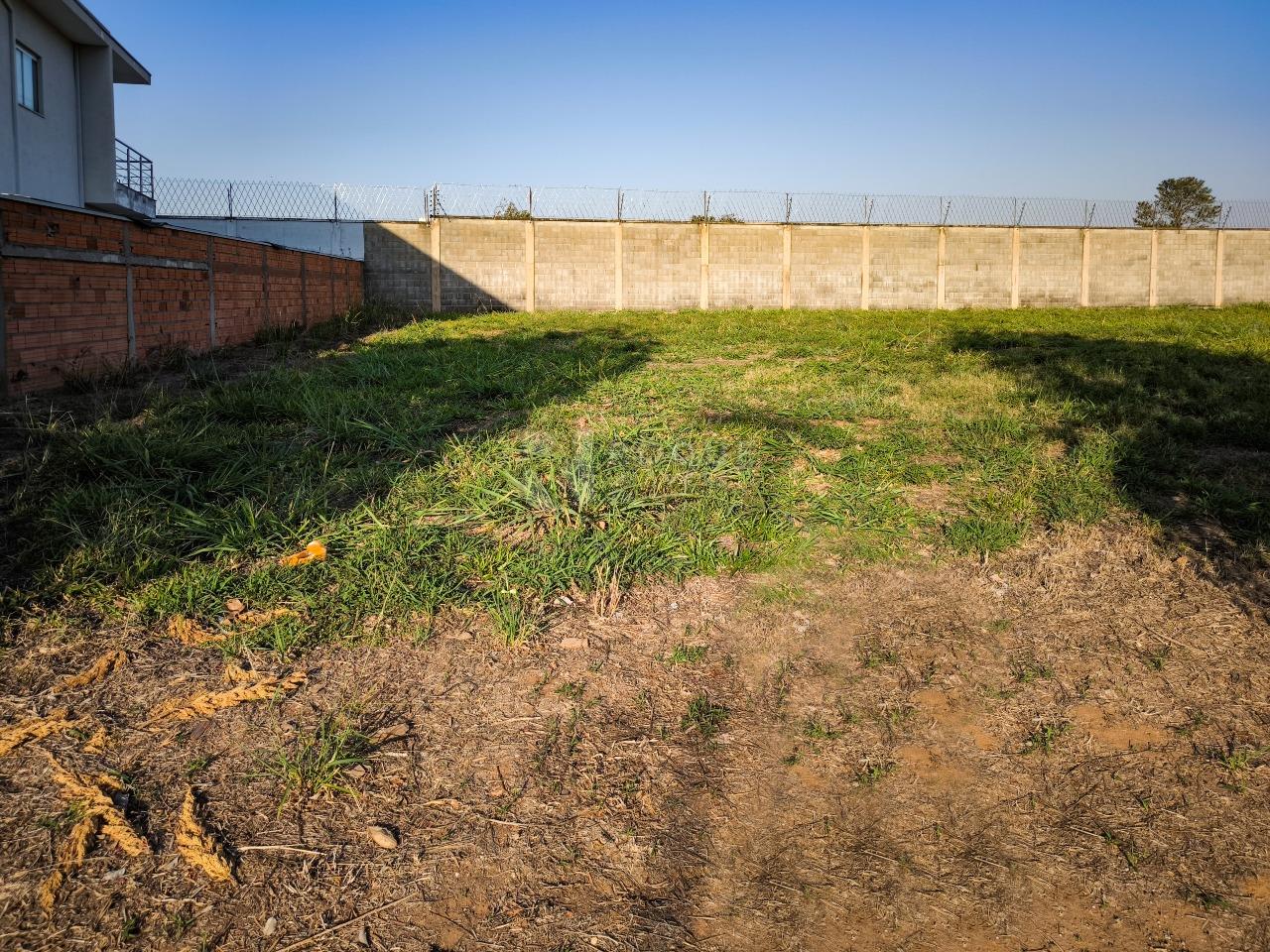 Terreno em condomínio à venda no bairro Vale das Oliveiras: 