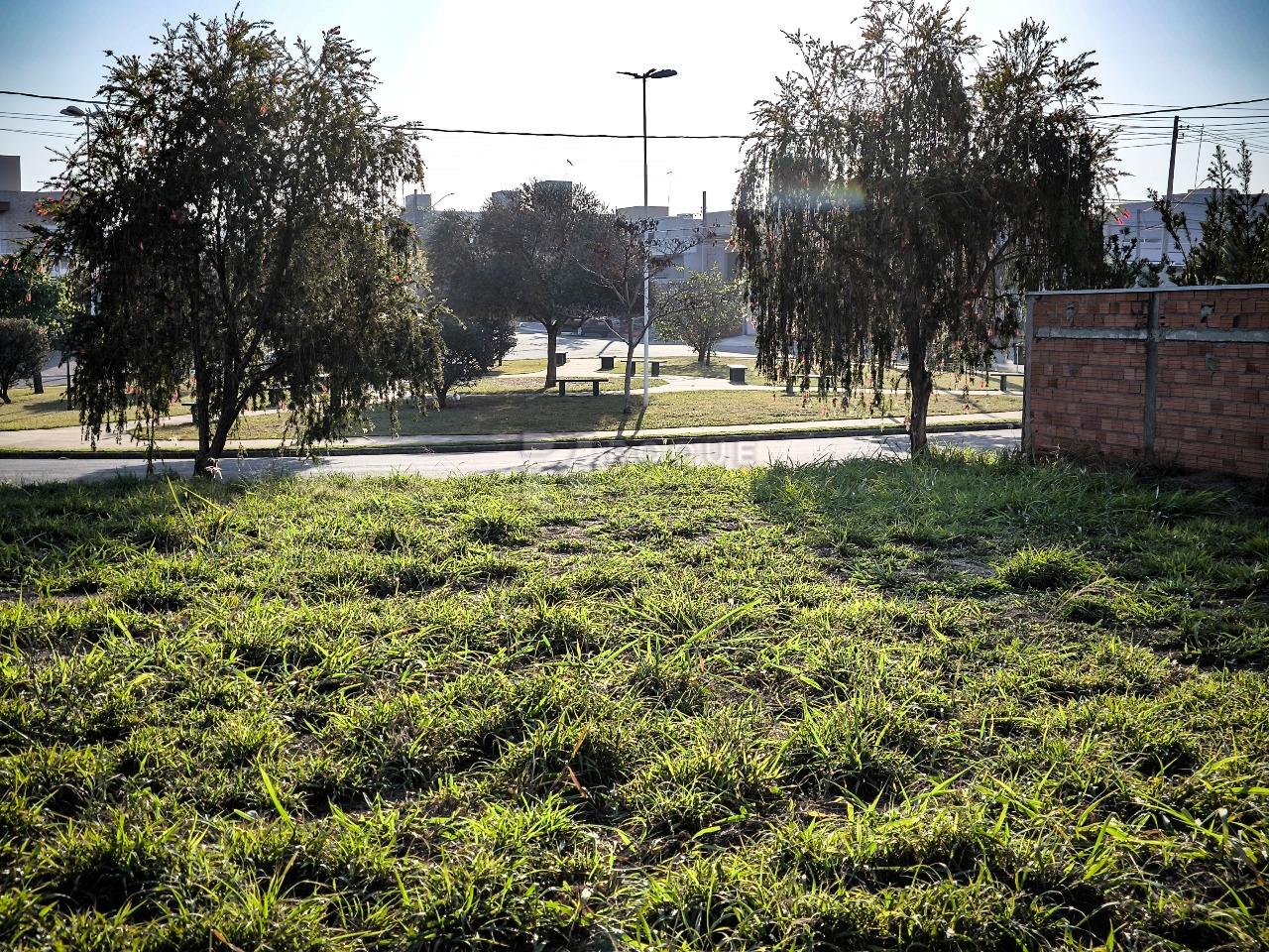 Terreno em condomínio à venda no bairro Vale das Oliveiras: 