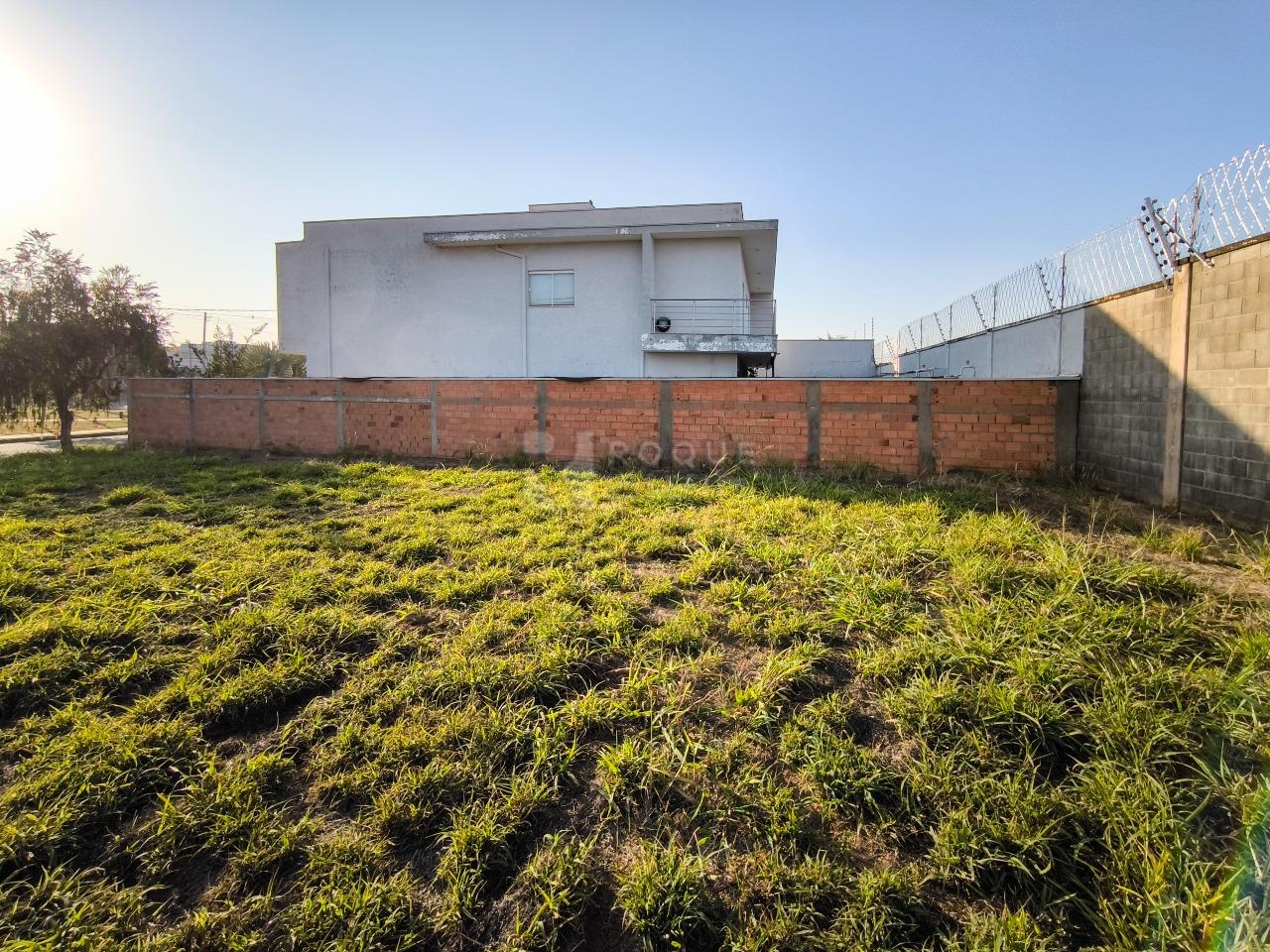 Terreno em condomínio à venda no bairro Vale das Oliveiras: 