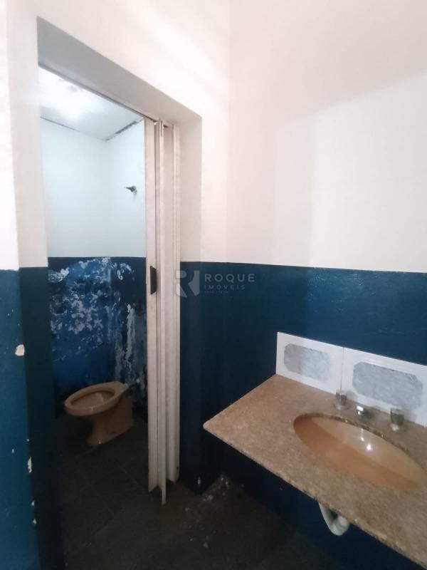 Salão para aluguel no bairro Parque Hippolyto: WC social salão