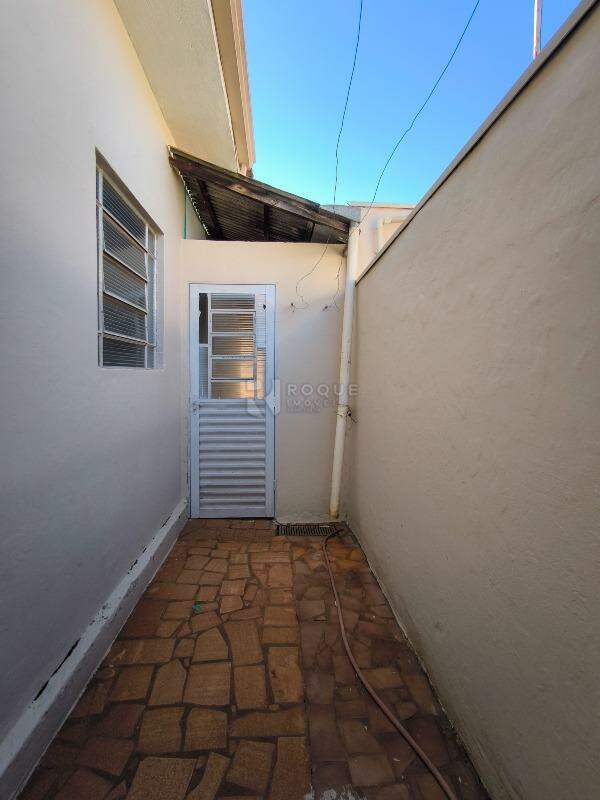 Casa Residencial à venda no bairro Jardim Nova Itália: LATERAL EXTERNA