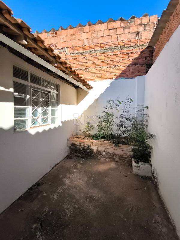 Casa Residencial à venda no bairro Jardim Nova Itália: QUINTAL