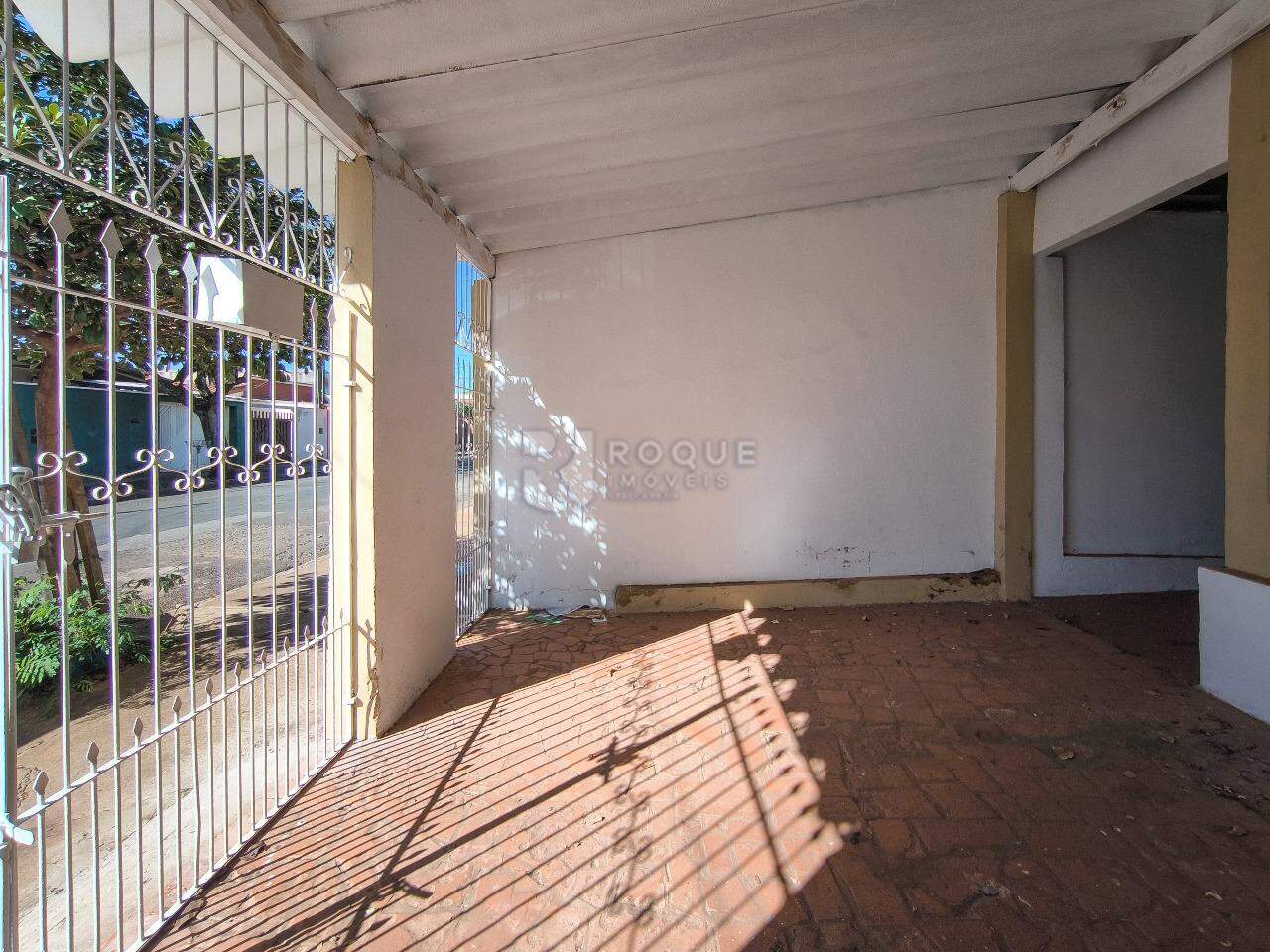 Casa Residencial à venda no bairro Jardim Nova Itália: GARAGEM
