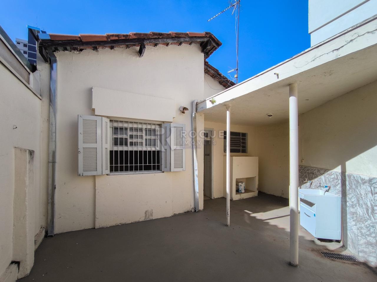 Casa Comercial à venda no bairro Centro: ÁREA DE SERVIÇO