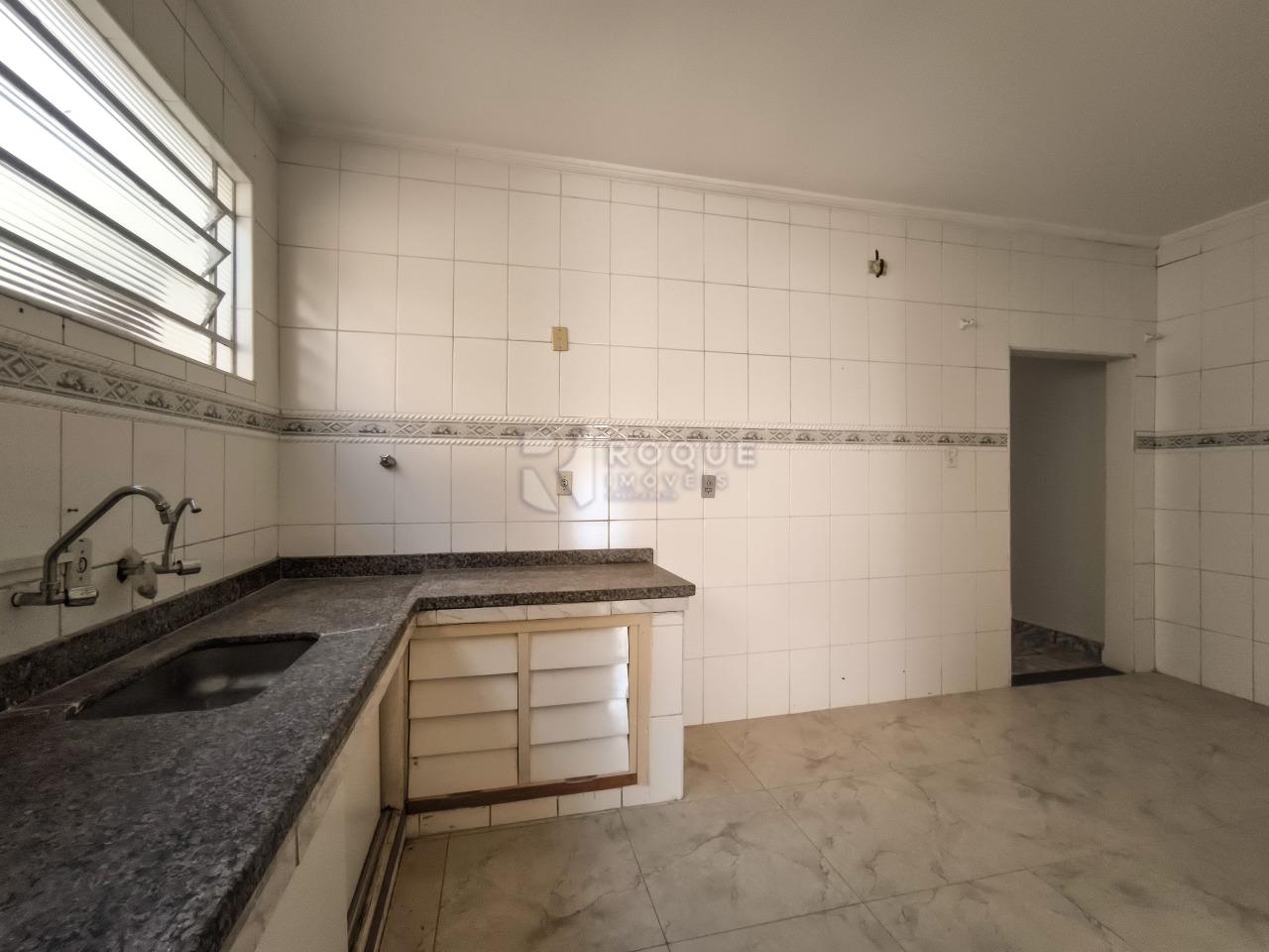 Casa Comercial à venda no bairro Centro: COZINHA