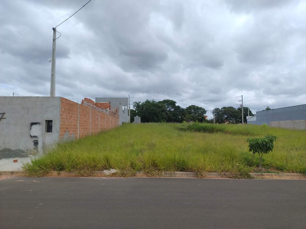 Terreno à venda no bairro Jardim Campo Verde II: 