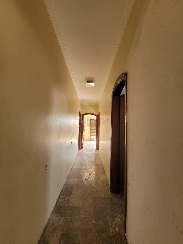 Casa Residencial para aluguel no bairro Jardim Glória: Hall dormitórios