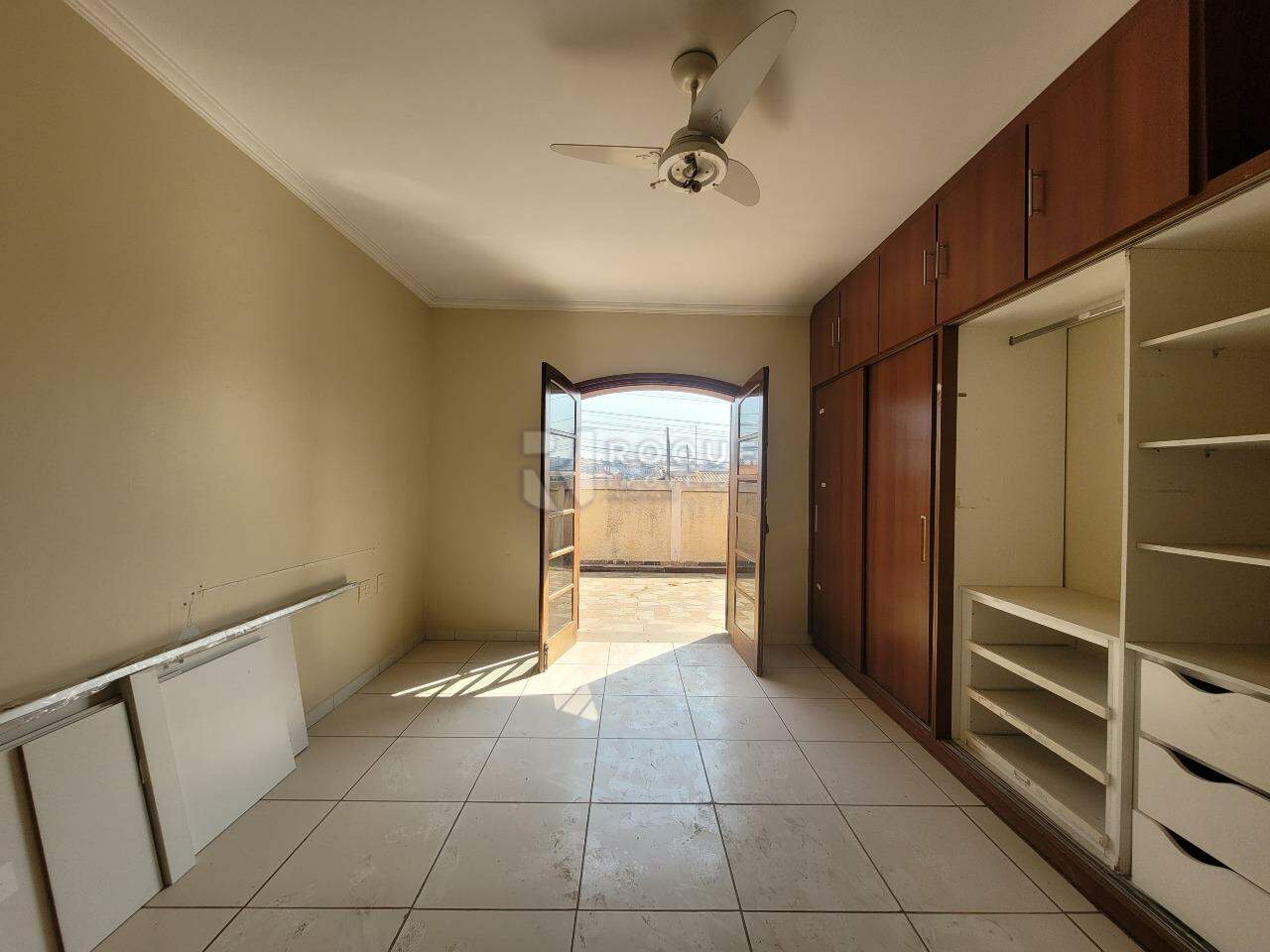 Casa Residencial para aluguel no bairro Jardim Glória: Dormitório suíte