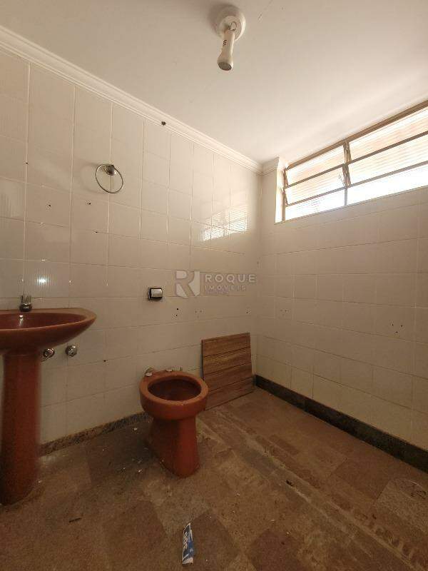 Casa Residencial para aluguel no bairro Jardim Glória: WC externo