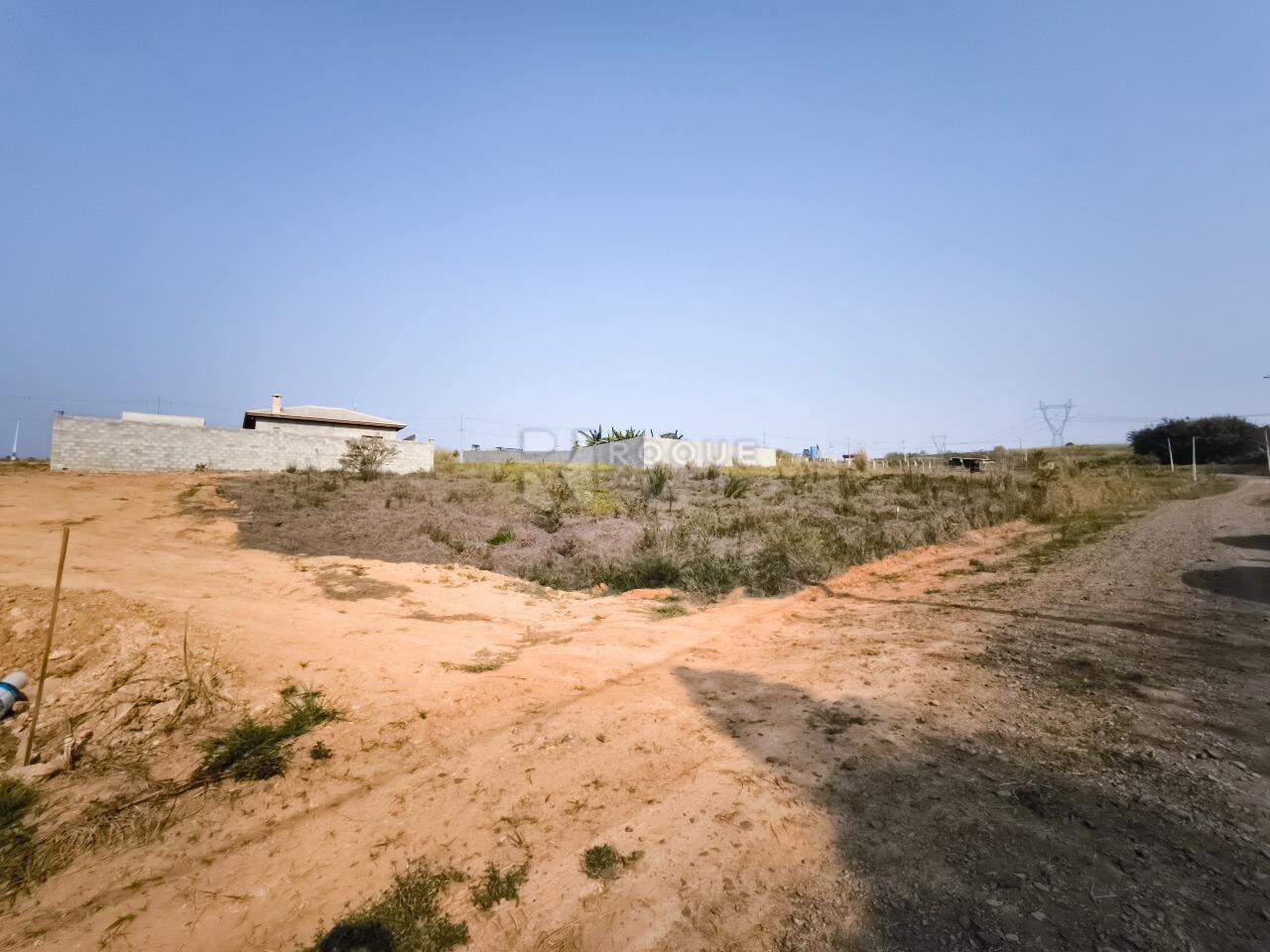 Terreno em condomínio à venda no bairro Jardim Lagoa Nova: 