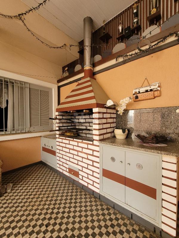 Casa Residencial à venda no bairro Centro: Churrasqueira