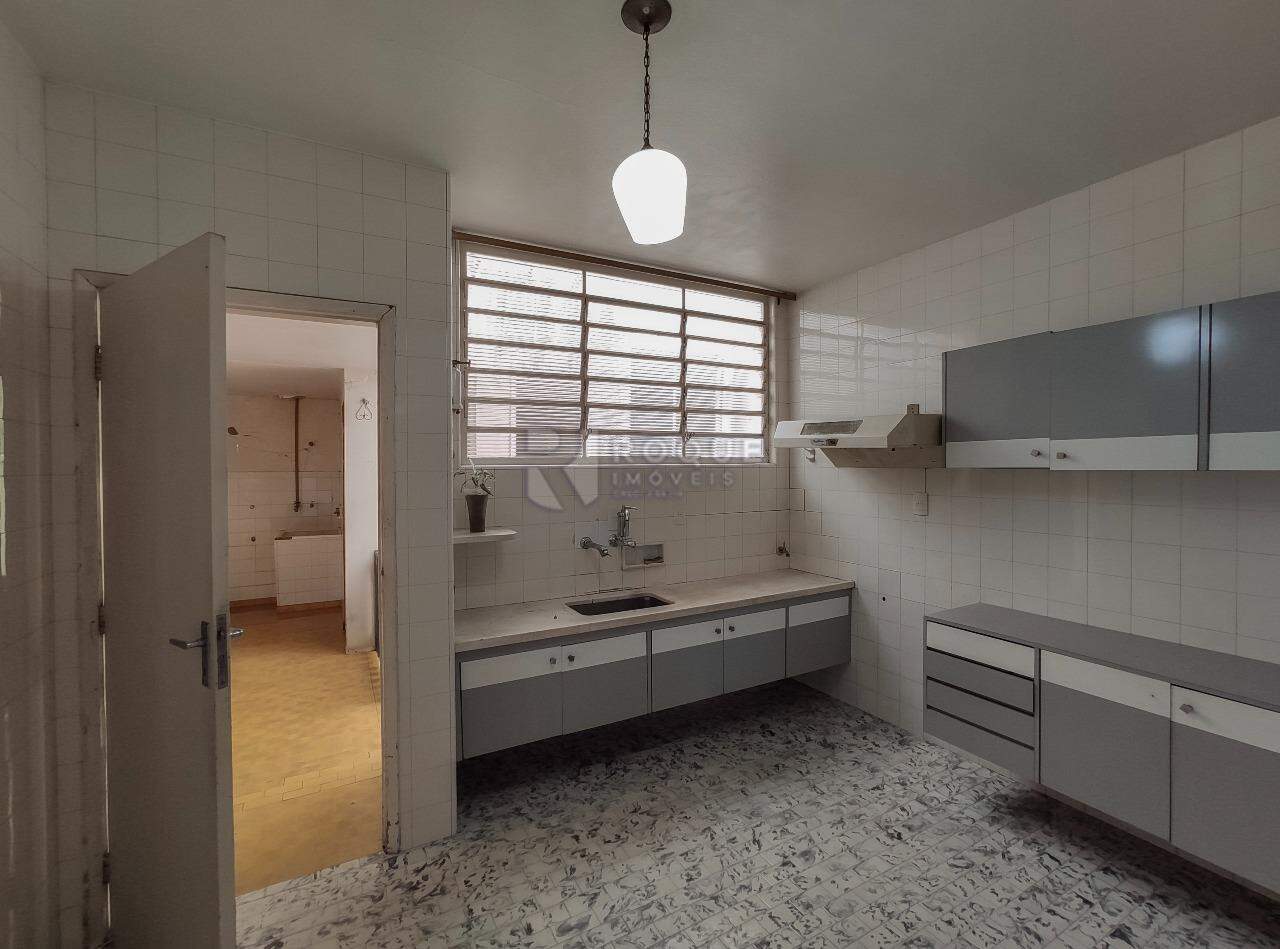 Casa Comercial à venda no bairro Centro: Cozinha