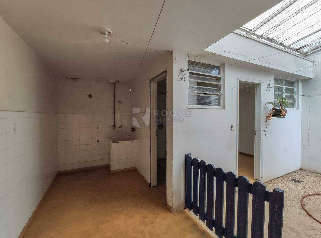 Casa Comercial à venda no bairro Centro: Área de serviço