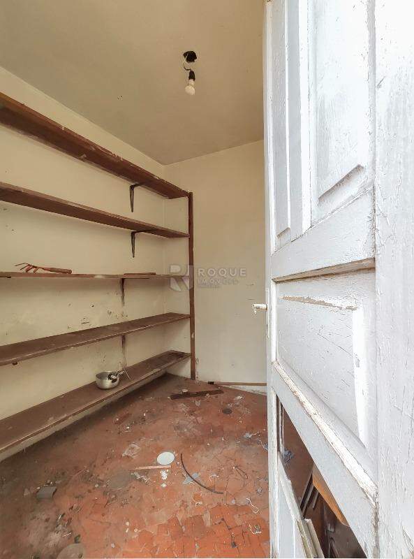 Casa Comercial à venda no bairro Centro: Despensa fundo