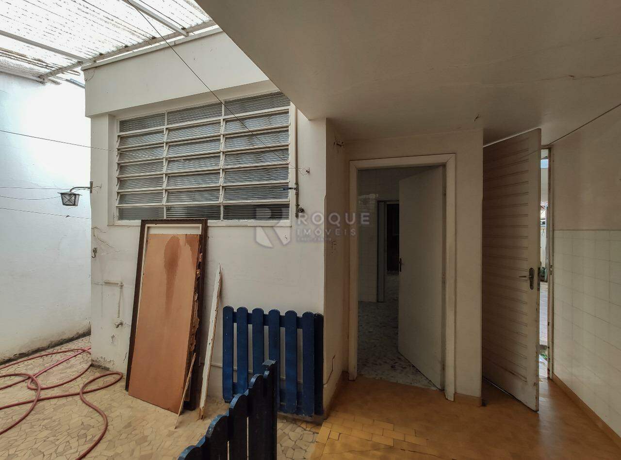 Casa Comercial à venda no bairro Centro: Área de serviço