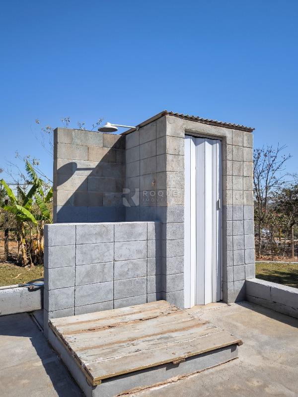 Chácara à venda no bairro Bairro dos Lopes: BANHEIRO EXTERNO