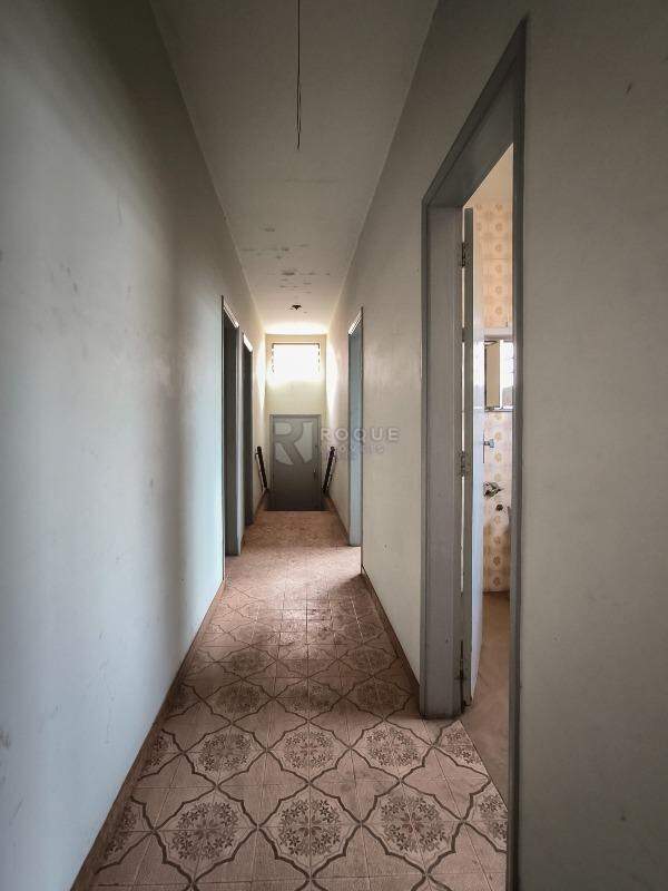 Casa Residencial à venda no bairro Centro: CORREDOR CASA 1