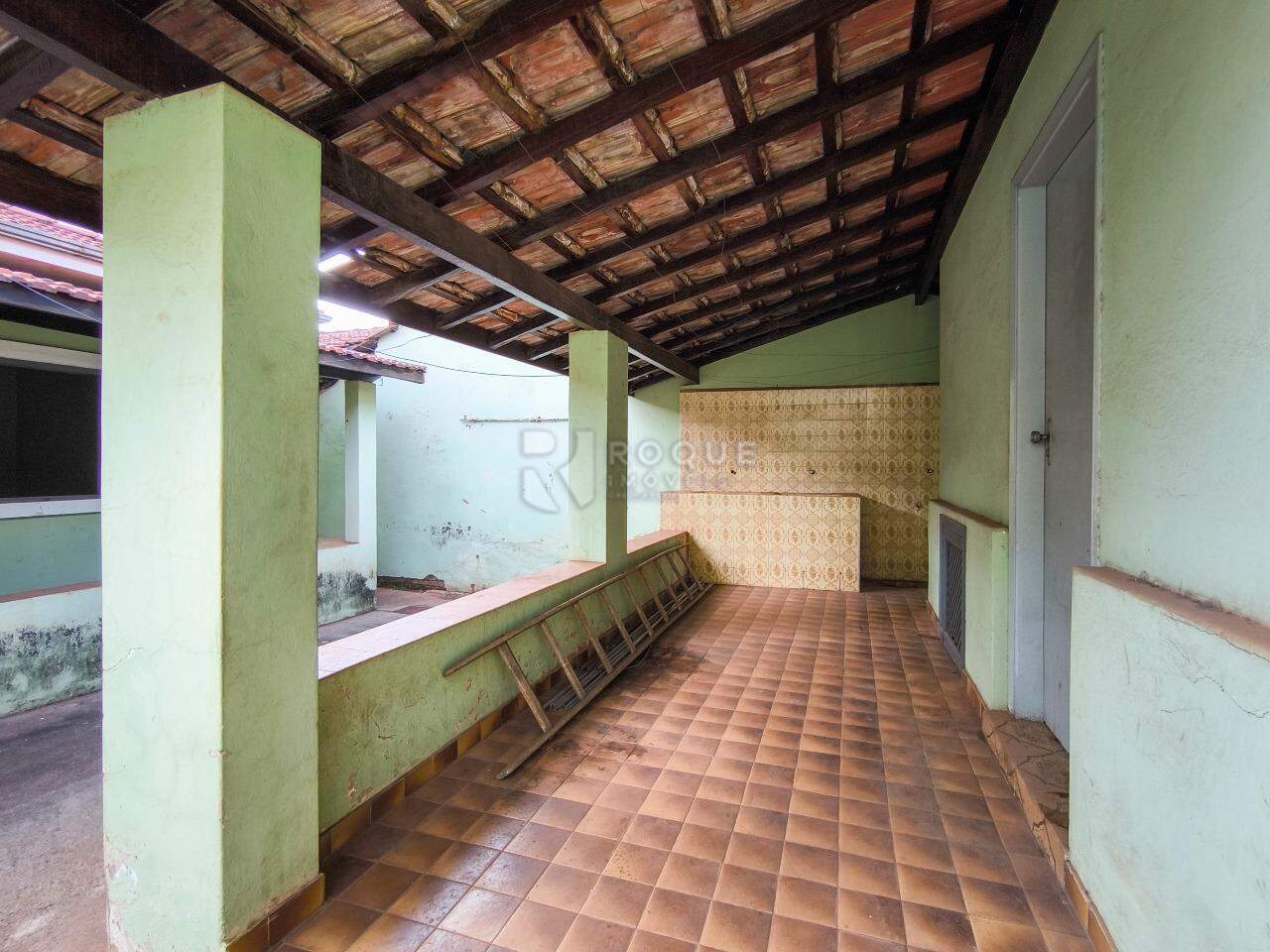 Casa Residencial à venda no bairro Centro: FUNDOS CASA 1