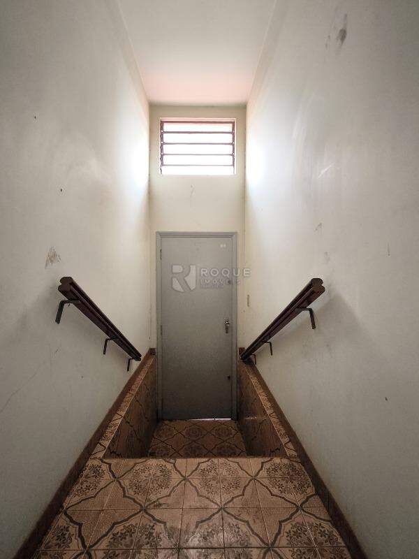 Casa Residencial à venda no bairro Centro: CORREDOR CASA 1