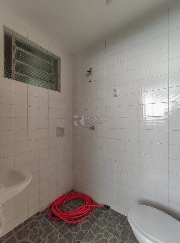 Casa Residencial à venda no bairro Vila Claudia: WC fundo 
