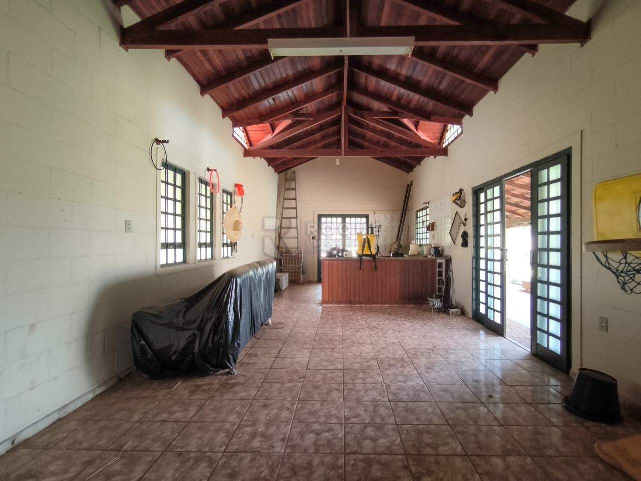 Sítio à venda no bairro Área Rural de Limeira: SALA DE ESTAR