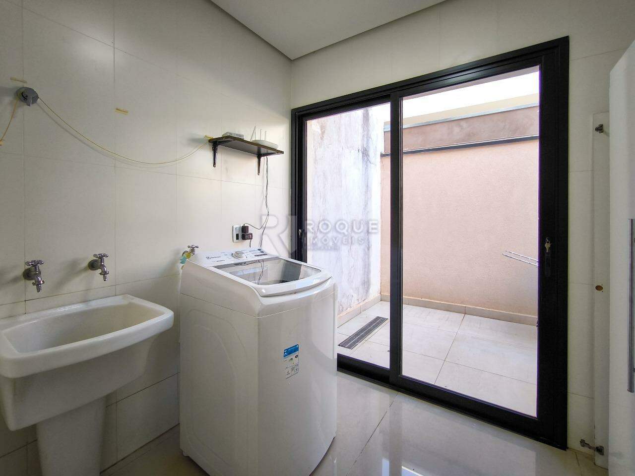 Casa em condomínio à venda no bairro Terras de São Bento II: LAVANDERIA