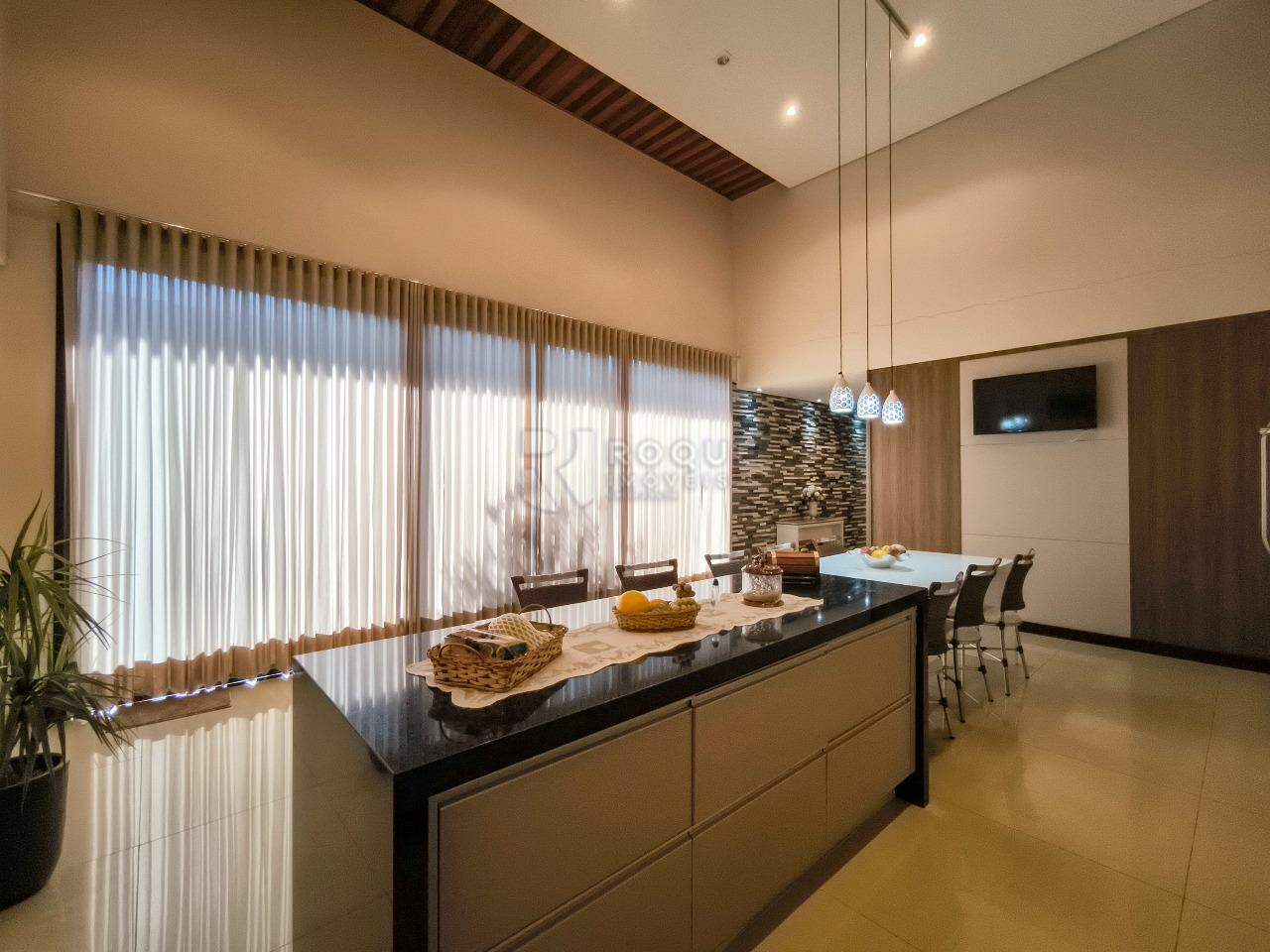 Casa em condomínio à venda no bairro Terras de São Bento II: COZINHA