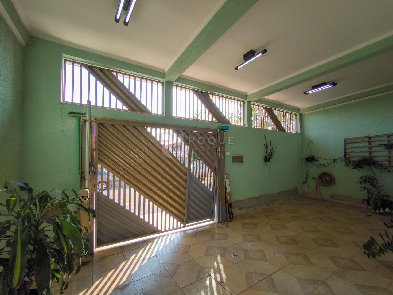 Casa Residencial à venda no bairro Parque Hippolyto: GARAGEM